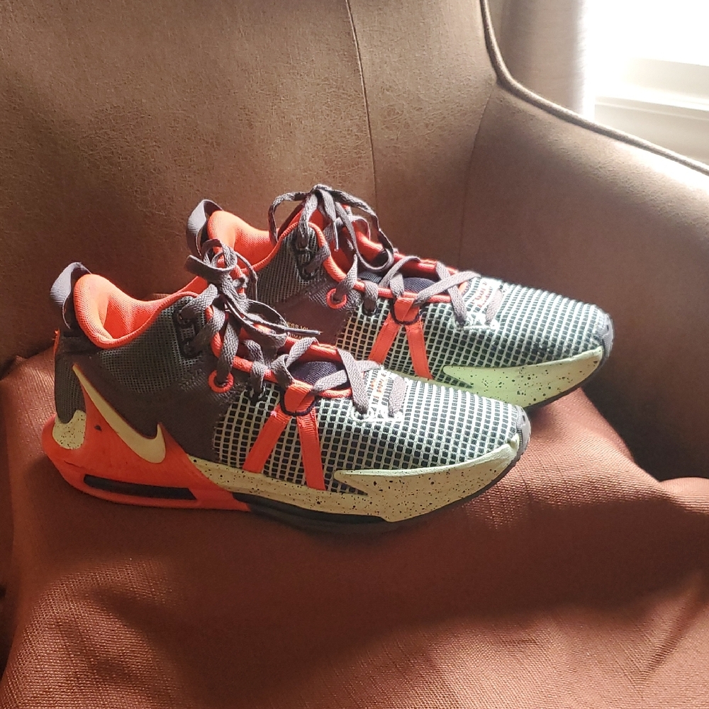 Nike Men's LeBron Witness 7 Bright Crimson Alligator Basketball Sneakers